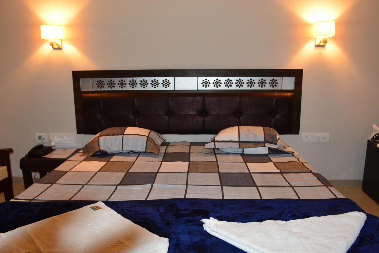 Hotel Desert Inn Barmer Екстериор снимка